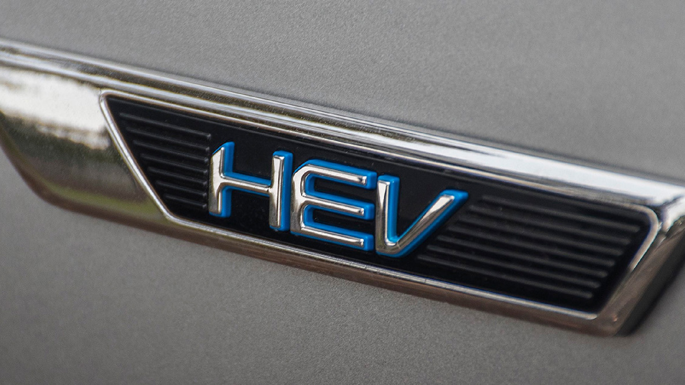 Insignia de auto híbrido HEV GWM Haval Jolion híbrido. 